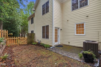 140 Tuska Hills Dr, Holly Springs, NC 27540