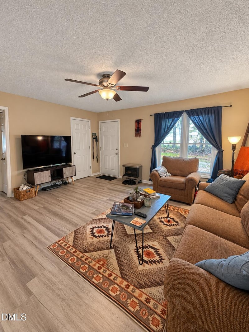 1402 Sundown Dr, Mebane, NC 27302