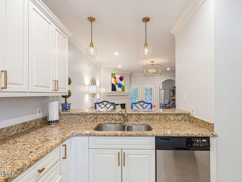 1406 Governors Ct, Raleigh, NC 27604