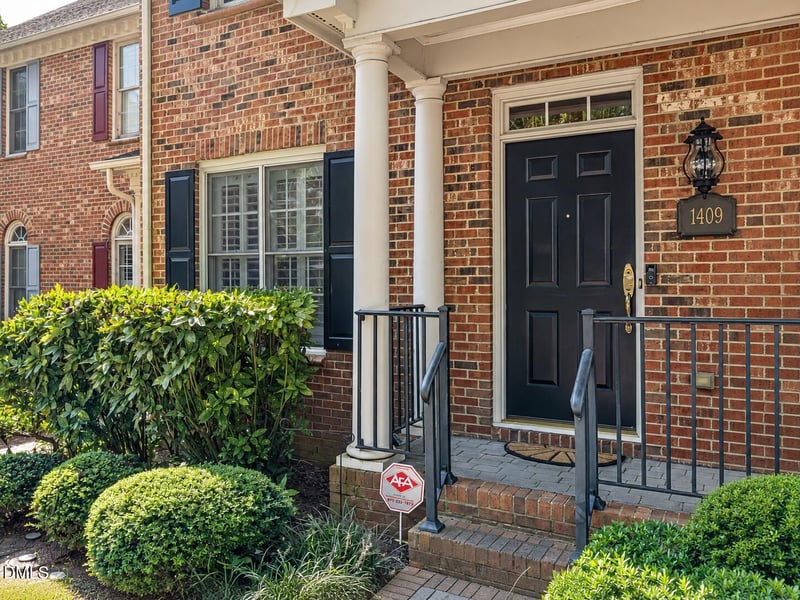 1406 Governors Ct, Raleigh, NC 27604