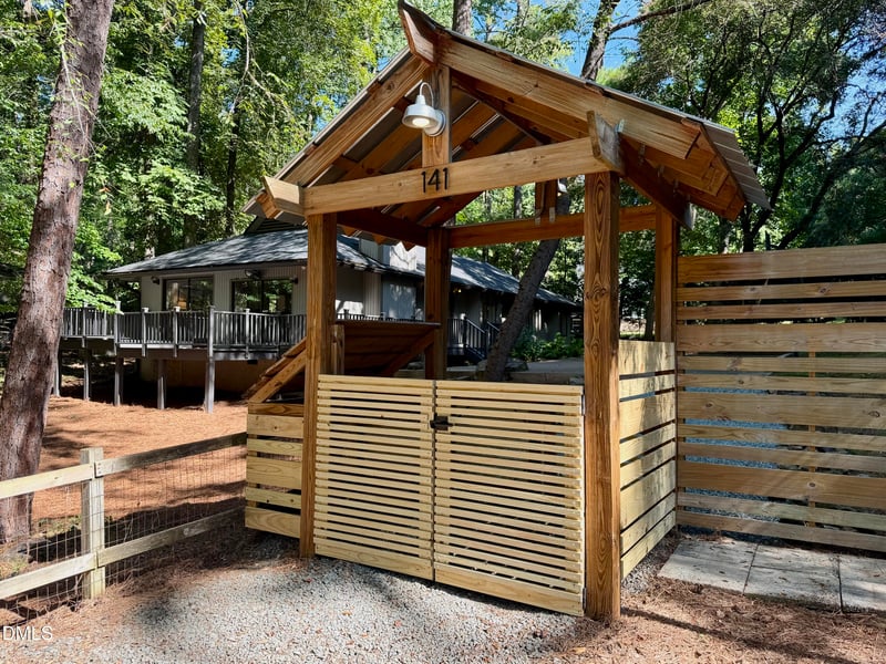 141 Dixie Dr, Chapel Hill, NC 27514