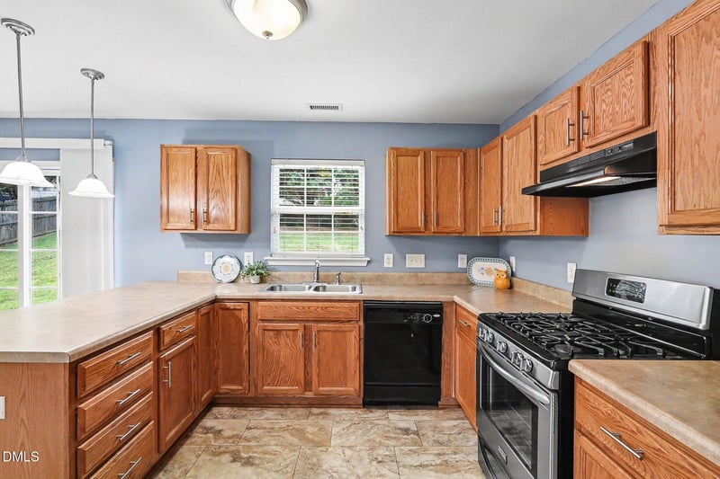141 Willow Ridge Dr, Sanford, NC 27332