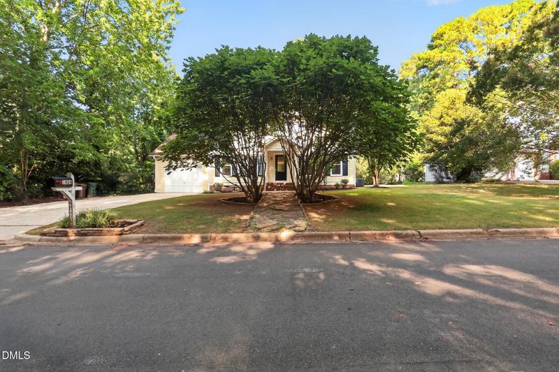1424 Laughridge Dr, Cary, NC 27511
