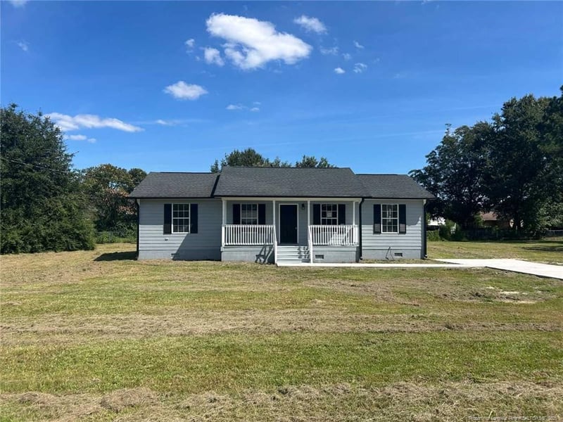 1435 Strickland Bridge Rd, Fayetteville, NC 28304