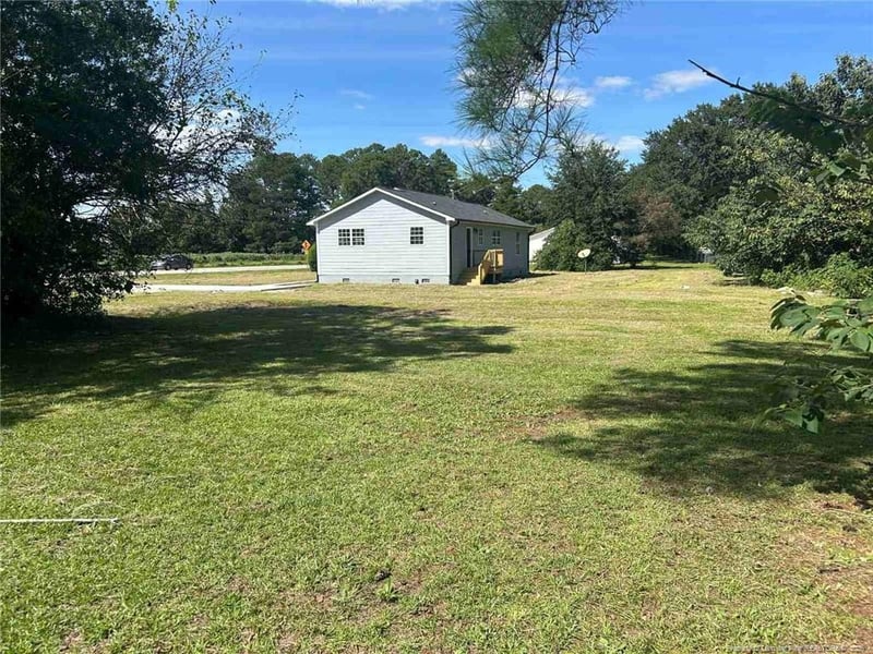 1435 Strickland Bridge Rd, Fayetteville, NC 28304
