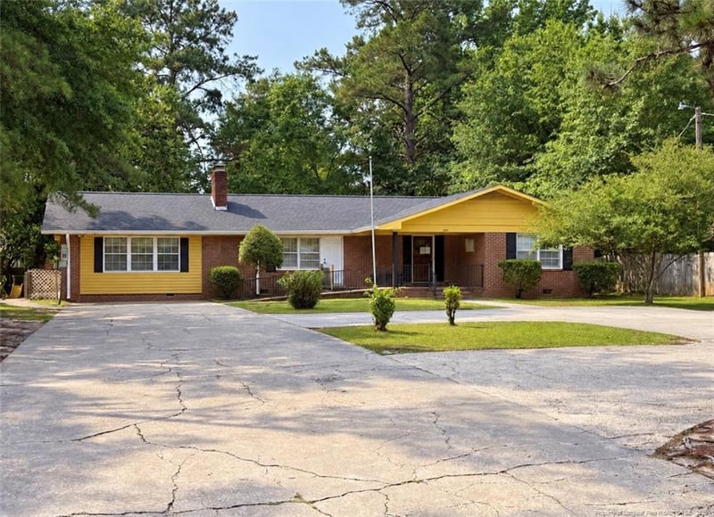 1446 Pamalee Dr, Fayetteville, NC 28303