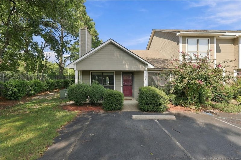 150 Aloha Dr, Fayetteville, NC 28311