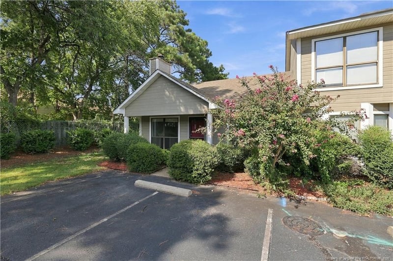 150 Aloha Dr, Fayetteville, NC 28311