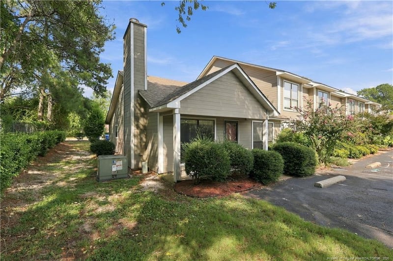 150 Aloha Dr, Fayetteville, NC 28311