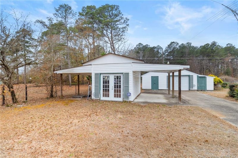 150 Old Vander Rd, Fayetteville, NC 28312