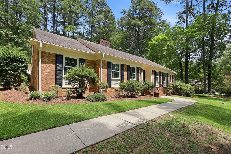 1508 Lord Ashley Dr, Sanford, NC 27330