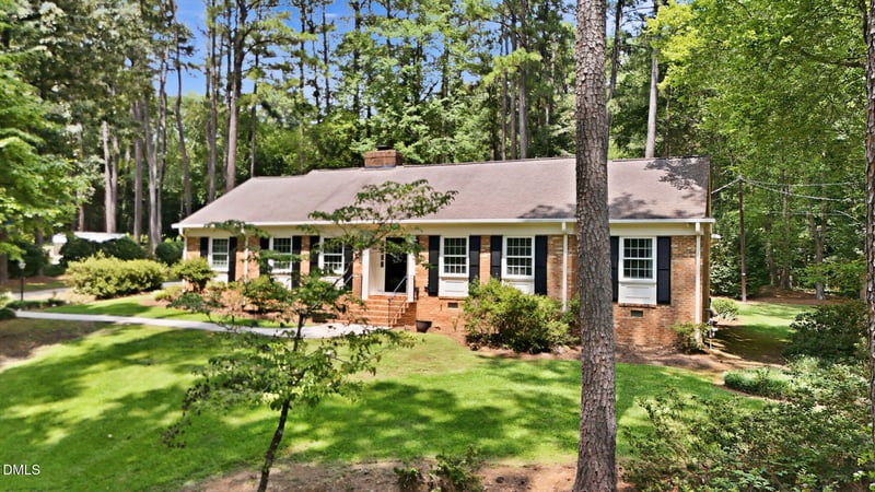1508 Lord Ashley Dr, Sanford, NC 27330
