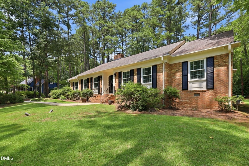 1508 Lord Ashley Dr, Sanford, NC 27330