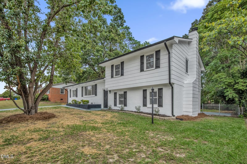 1515 Grandview Dr, Fayetteville, NC 28314