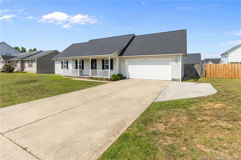 1516 Belews Creek Ln, Fayetteville, NC 28312