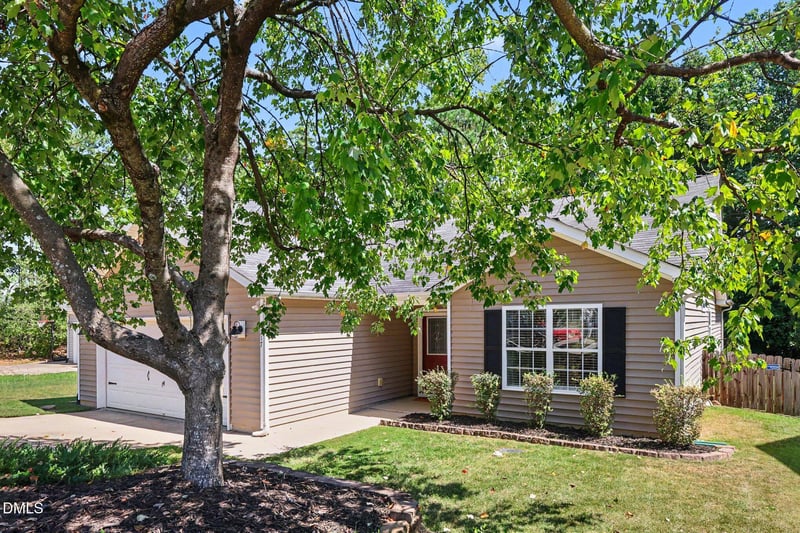1517 Dexter Ridge Dr, Holly Springs, NC 27540
