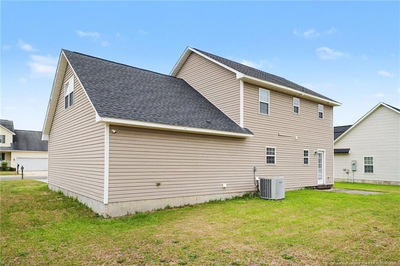 1529 Belews Creek Ln, Fayetteville, NC 28312