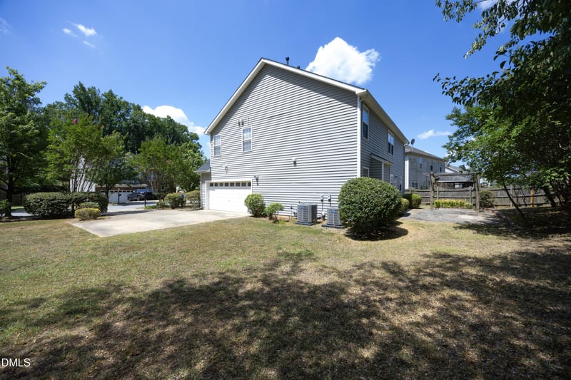154 Stobhill Ln, Holly Springs, NC 27540