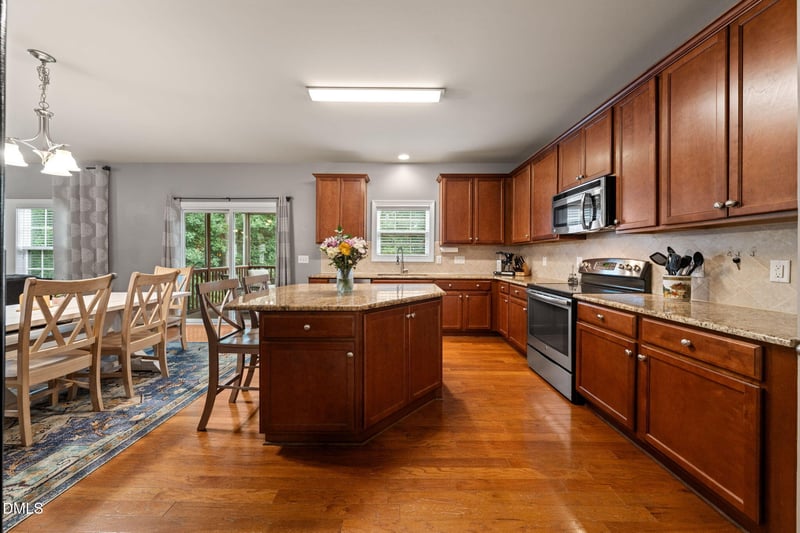 1550 Lake Louise Ln, Fuquay Varina, NC 27526