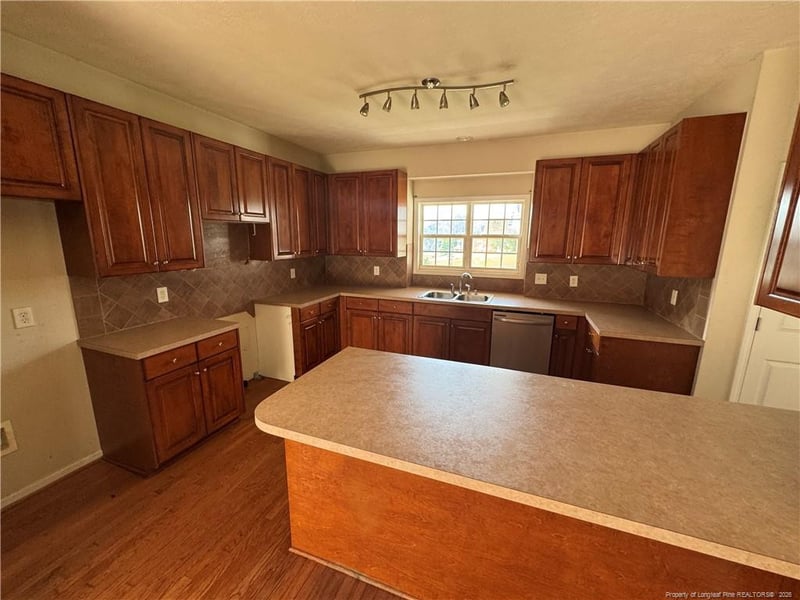 1600 Stanford Ct, Fayetteville, NC 28314