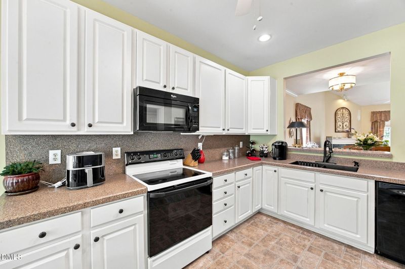 1601 Poets Glade Dr, Apex, NC 27523