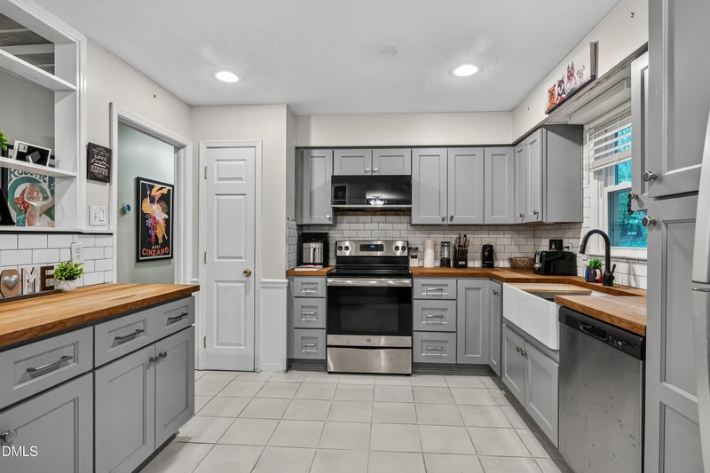 1607 Sycamore Dr, Garner, NC 27529