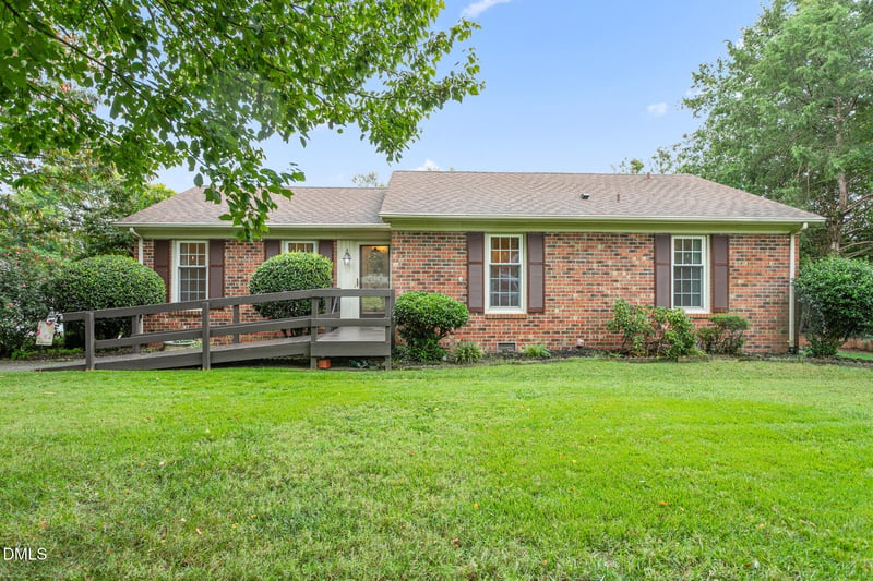 1609 Regency Dr, Burlington, NC 27215