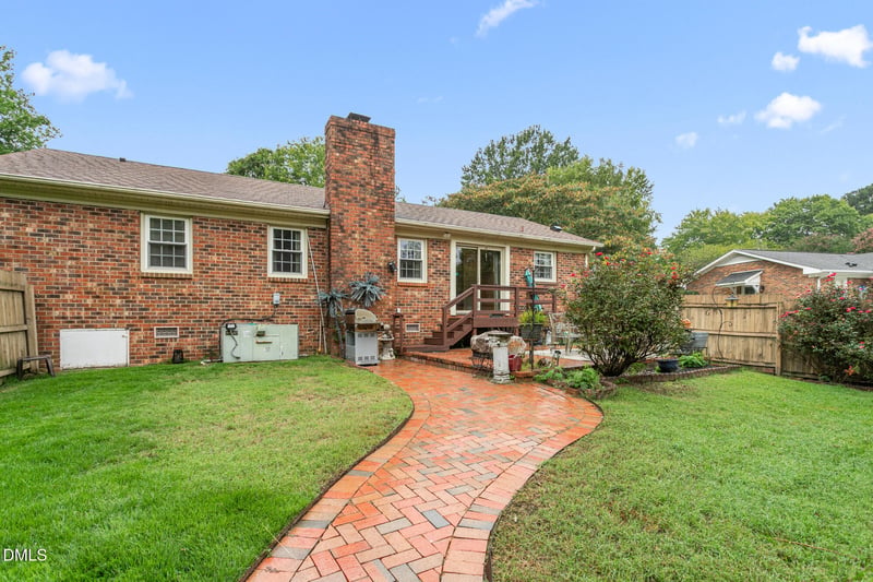 1609 Regency Dr, Burlington, NC 27215