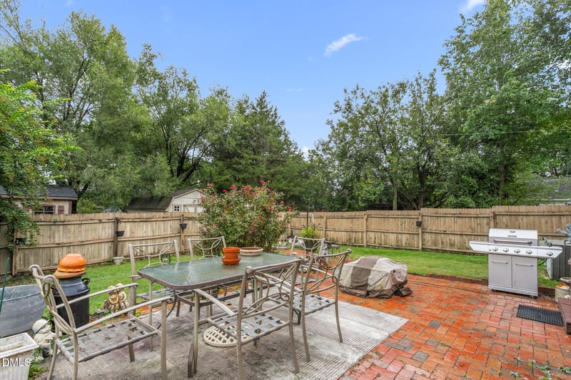 1609 Regency Dr, Burlington, NC 27215