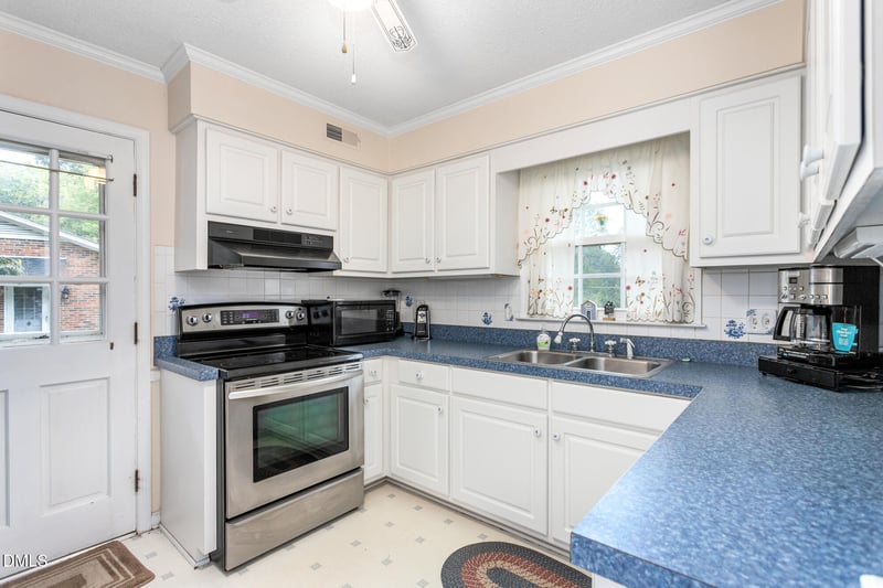 1609 Regency Dr, Burlington, NC 27215