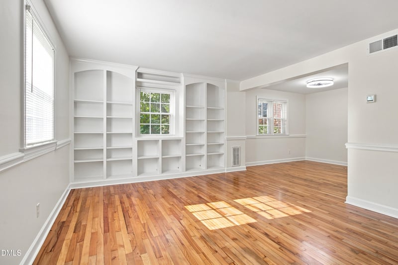 1649 Sutton Dr, Raleigh, NC 27605