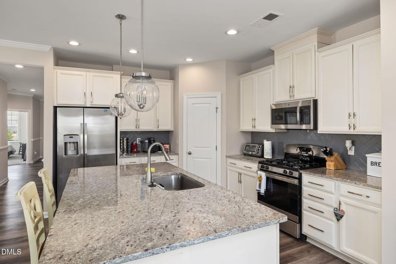 165 Carbone Ln, Clayton, NC 27527