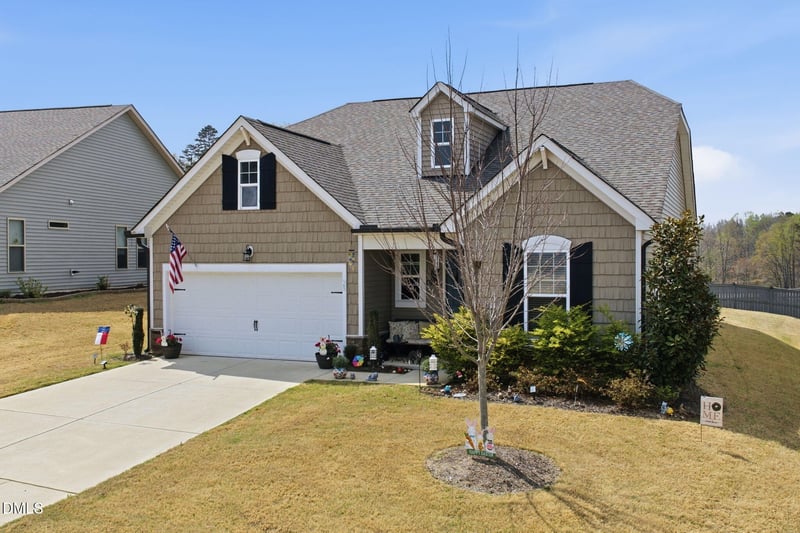 165 Carbone Ln, Clayton, NC 27527