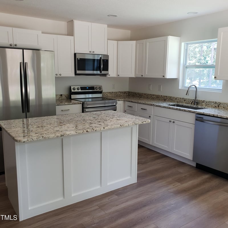 166 Marathon Ln, Fayetteville, NC 28304