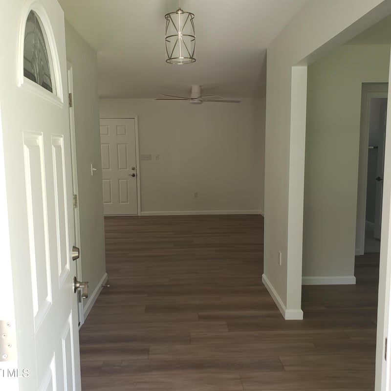 166 Marathon Ln, Fayetteville, NC 28304