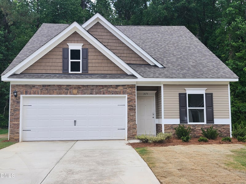 1673 Elk Run Dr, Fayetteville, NC 28312