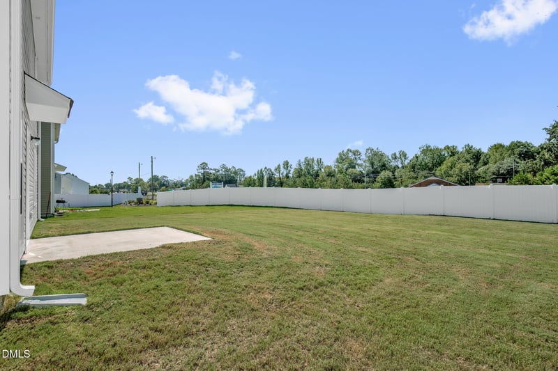 17 W Emily Gardens Dr, Selma, NC 27576