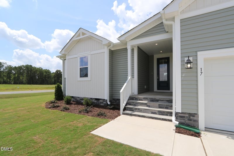 17 Windward Pl, Lillington, NC 27546