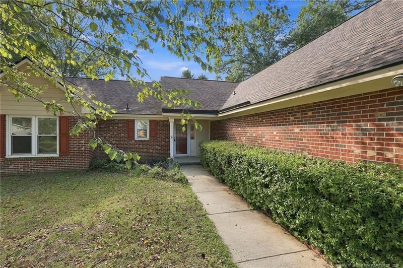 1709 Pawtucket Pl, Fayetteville, NC 28304