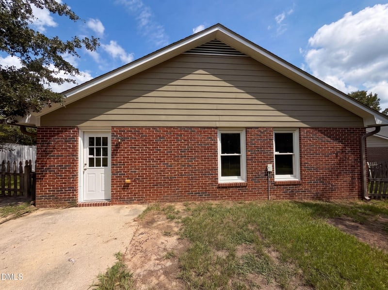 1710 Winnabow Dr, Fayetteville, NC 28304