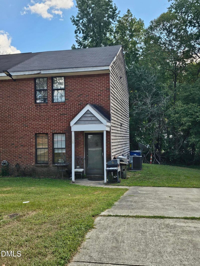 1720 Fox Hollow Dr, Raleigh, NC 27610