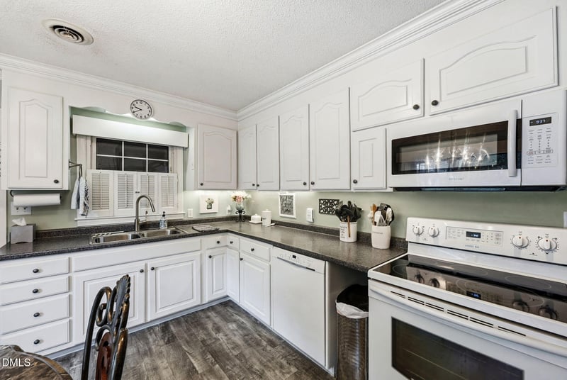 1766 Robinhood Dr, Burlington, NC 27217