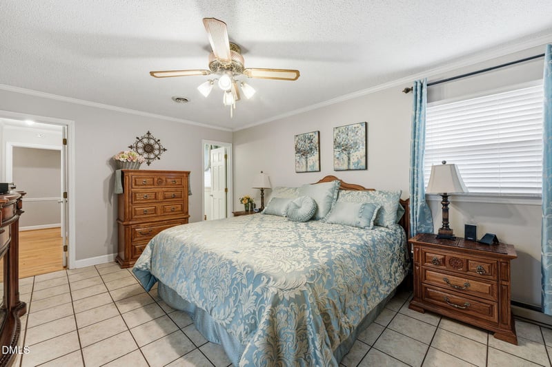 1766 Robinhood Dr, Burlington, NC 27217