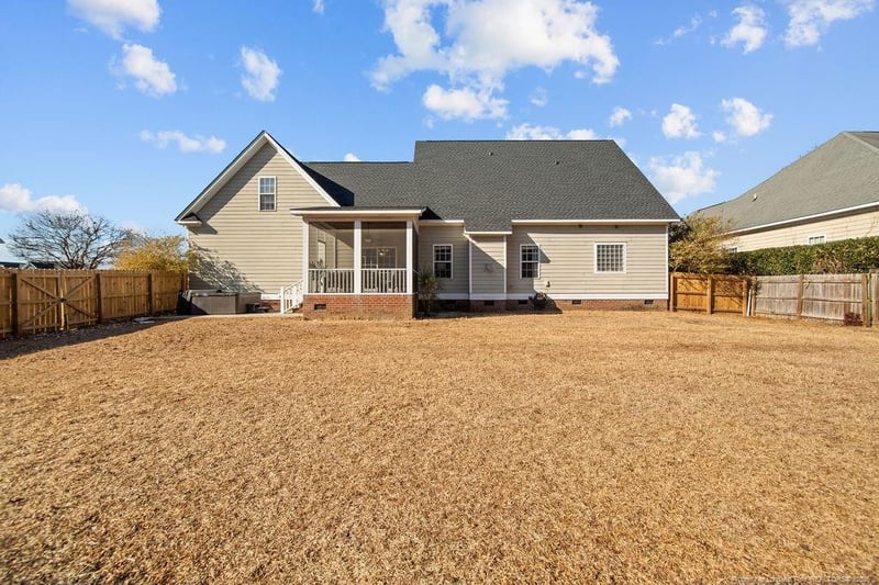 1804 Holloman Dr, Fayetteville, NC 28312