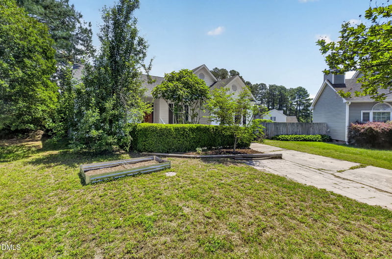 1821 Winway Dr, Raleigh, NC 27610
