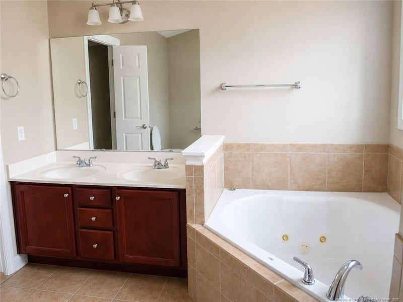 1830 Balmoral Dr #201, Fayetteville, NC 28304