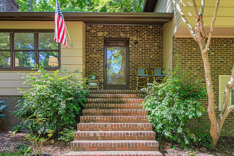 1832 Travis Ln, Burlington, NC 27217