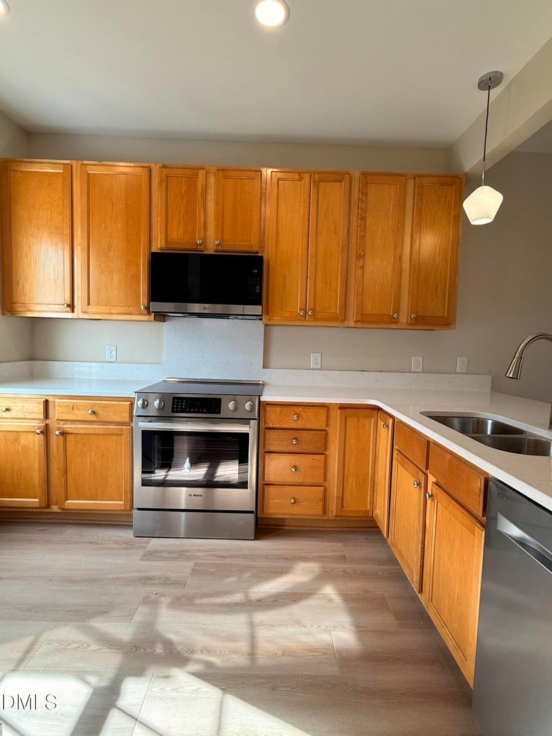 1835 Birmingham Dr, Hillsborough, NC 27278
