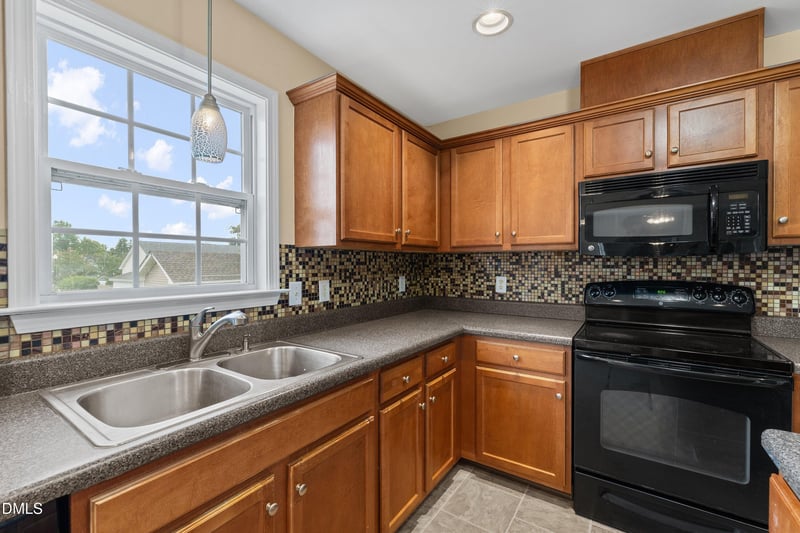 185 Snowberry Ln, Smithfield, NC 27577