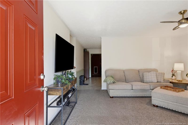 1902 Wayne Ln, Fayetteville, NC 28304